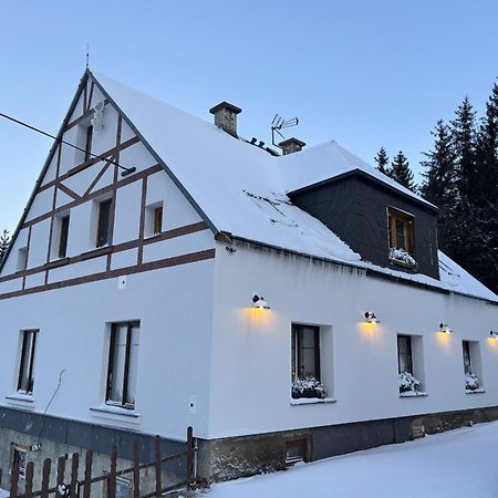 Wolf House Klinovec Hotel Loucna pod Klinovcem Exterior photo